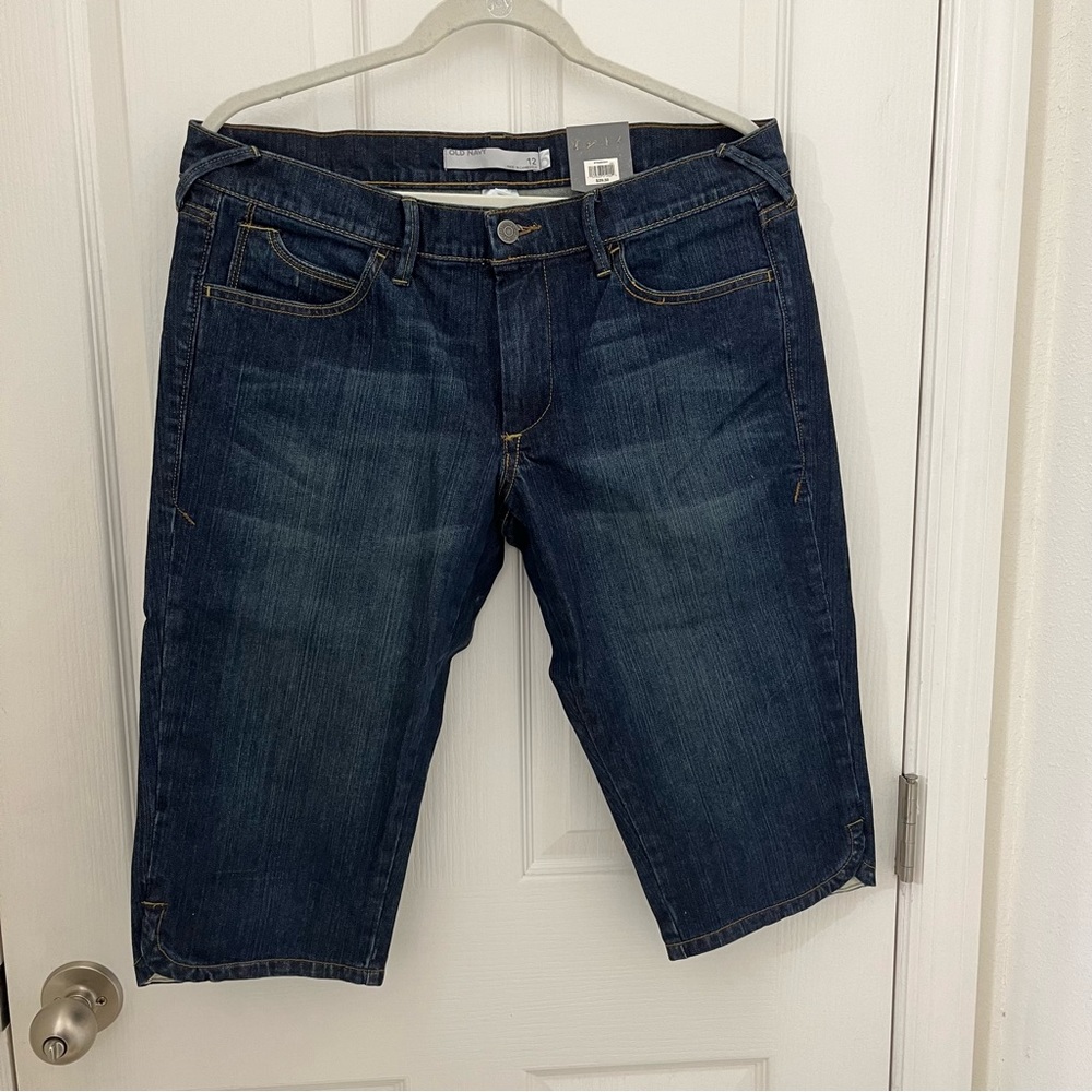 Old Navy. The Diva lowest size stretch denim capri. Size 12.